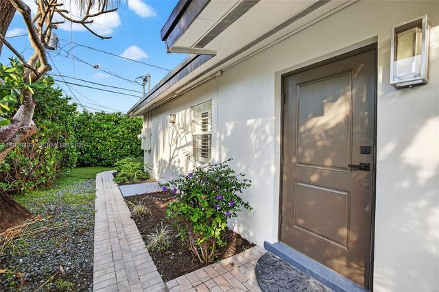 1015 NE 17th Ct, Fort Lauderdale, FL 33305