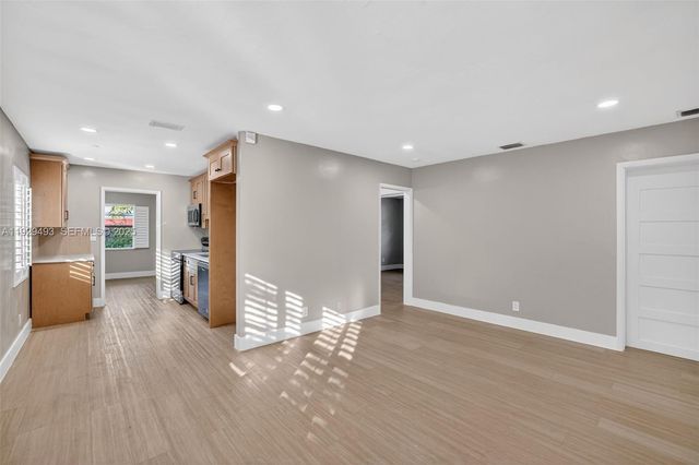 1015 NE 17th Ct, Fort Lauderdale, FL 33305