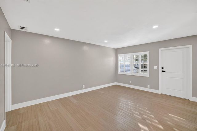 1015 NE 17th Ct, Fort Lauderdale, FL 33305