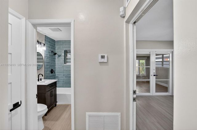 1015 NE 17th Ct, Fort Lauderdale, FL 33305