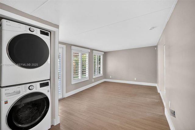 1015 NE 17th Ct, Fort Lauderdale, FL 33305