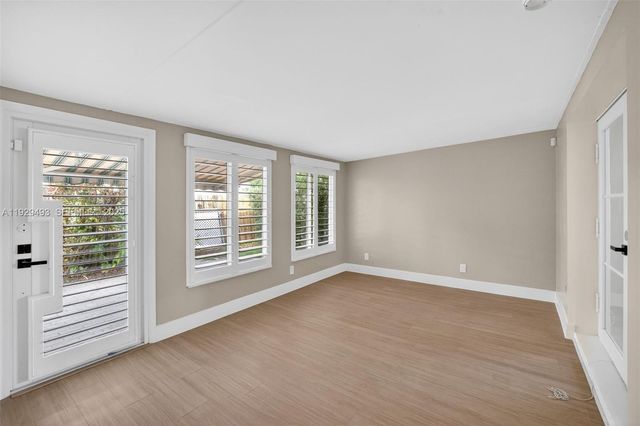 1015 NE 17th Ct, Fort Lauderdale, FL 33305