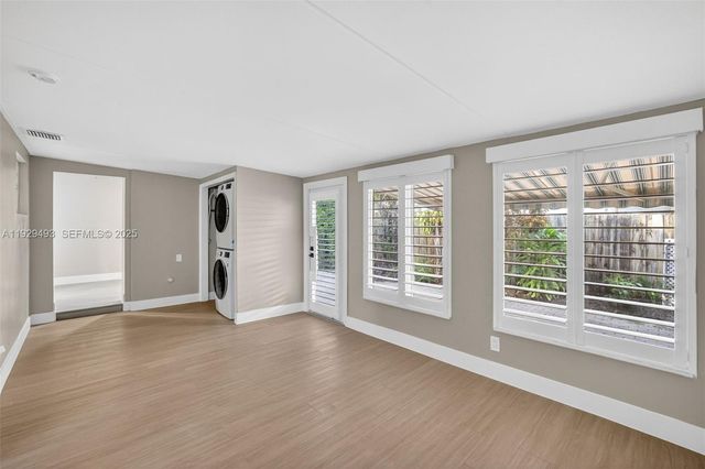 1015 NE 17th Ct, Fort Lauderdale, FL 33305