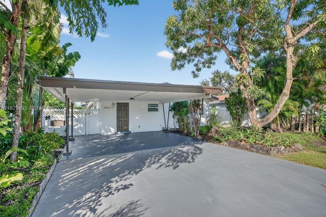 1015 NE 17th Ct, Fort Lauderdale, FL 33305