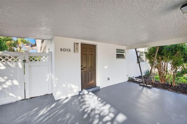 1015 NE 17th Ct, Fort Lauderdale, FL 33305