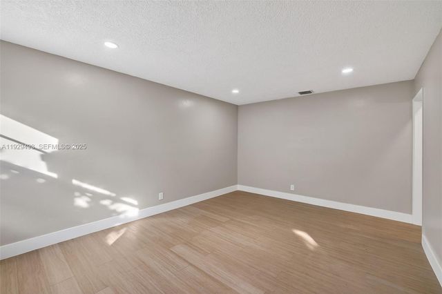 1015 NE 17th Ct, Fort Lauderdale, FL 33305