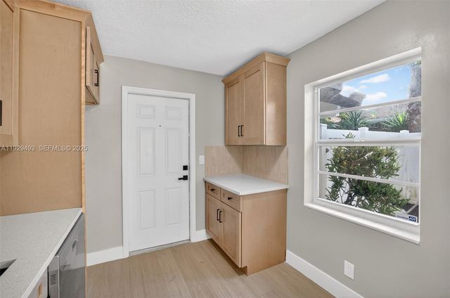 1015 NE 17th Ct, Fort Lauderdale, FL 33305