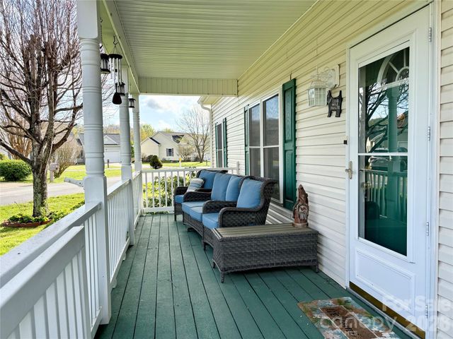 194 Beechnut Drive, Hendersonville, NC 28739