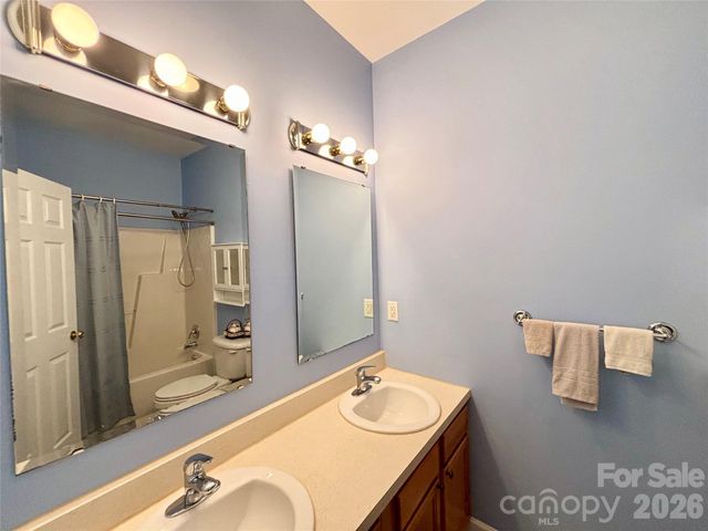 194 Beechnut Drive, Hendersonville, NC 28739