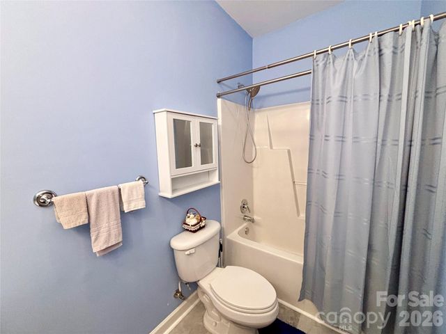 194 Beechnut Drive, Hendersonville, NC 28739