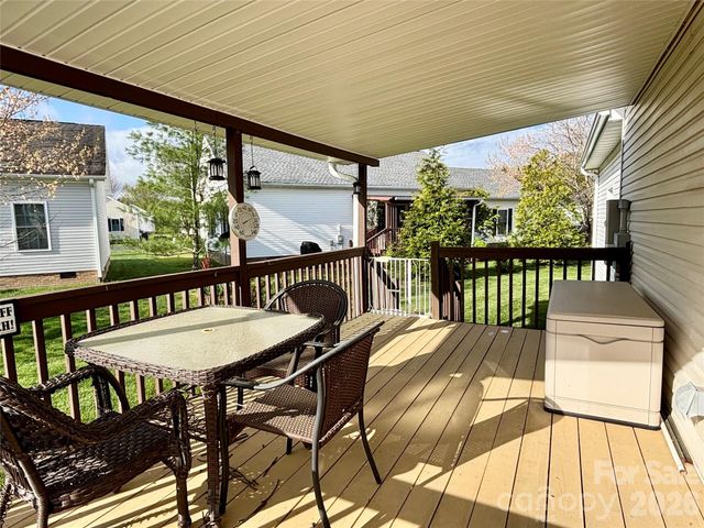 194 Beechnut Drive, Hendersonville, NC 28739