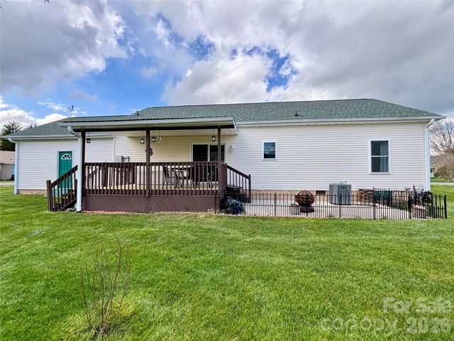 194 Beechnut Drive, Hendersonville, NC 28739