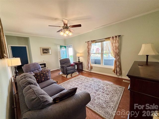 194 Beechnut Drive, Hendersonville, NC 28739