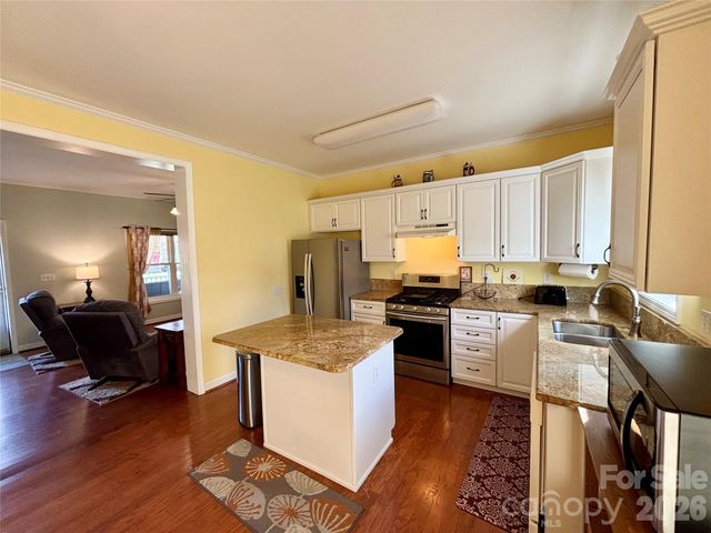 194 Beechnut Drive, Hendersonville, NC 28739