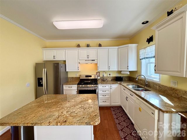 194 Beechnut Drive, Hendersonville, NC 28739