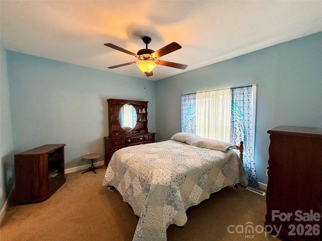 194 Beechnut Drive, Hendersonville, NC 28739