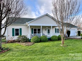 194 Beechnut Drive, Hendersonville, NC 28739