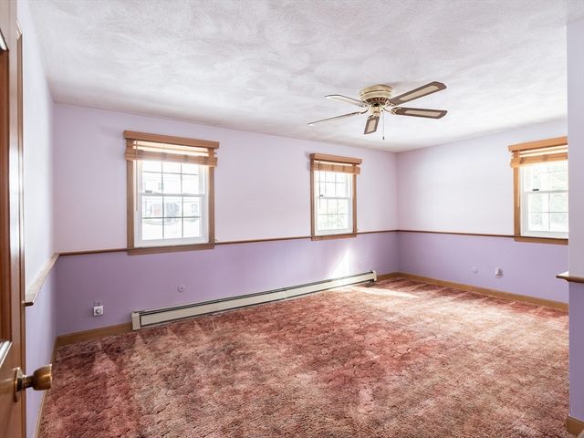 19 Greenview Dr, Plymouth, MA 02360