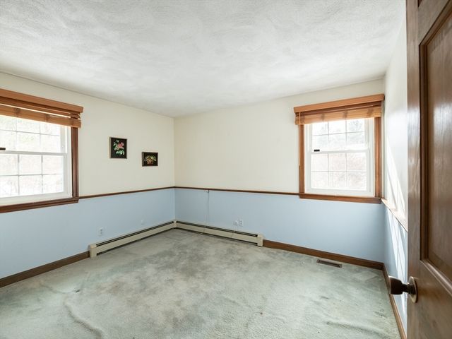 19 Greenview Dr, Plymouth, MA 02360