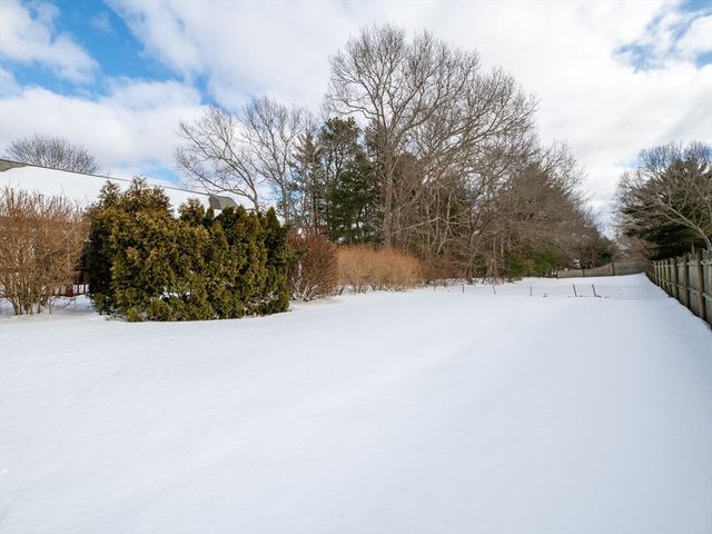 19 Greenview Dr, Plymouth, MA 02360