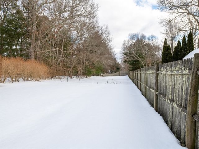 19 Greenview Dr, Plymouth, MA 02360