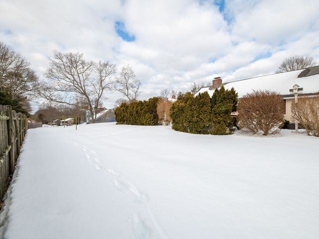 19 Greenview Dr, Plymouth, MA 02360