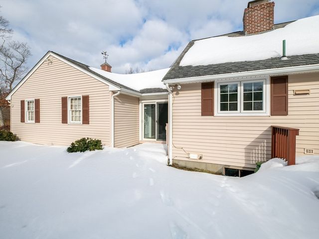 19 Greenview Dr, Plymouth, MA 02360