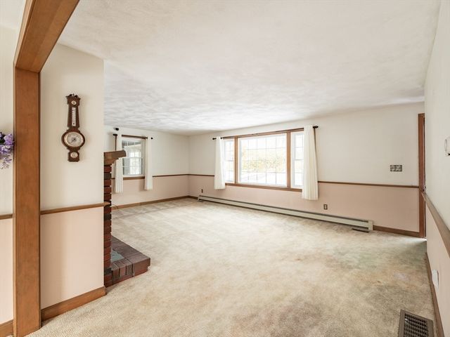 19 Greenview Dr, Plymouth, MA 02360