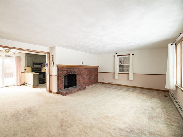 19 Greenview Dr, Plymouth, MA 02360