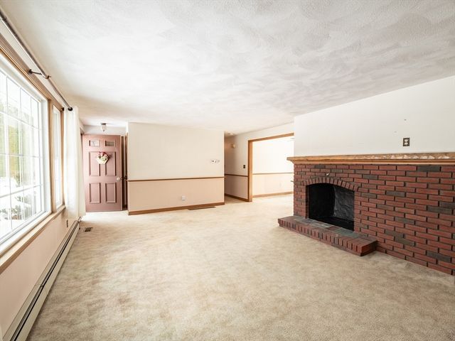 19 Greenview Dr, Plymouth, MA 02360