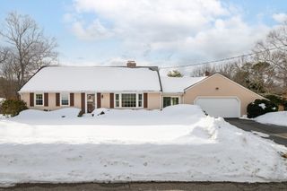 19 Greenview Dr, Plymouth, MA 02360