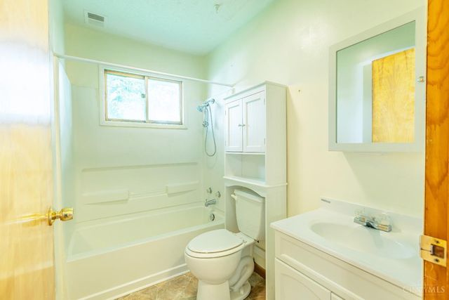 99 Newstedt Avenue, West Union, OH 45693