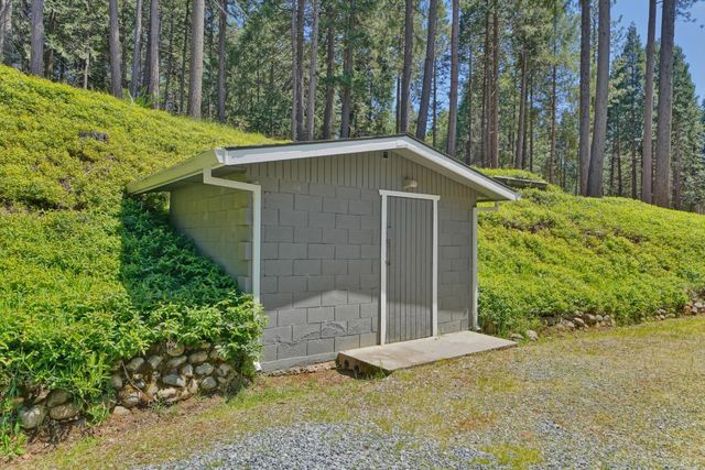 2320 Old Blair Mill Rd, Pollock Pines, CA 95726