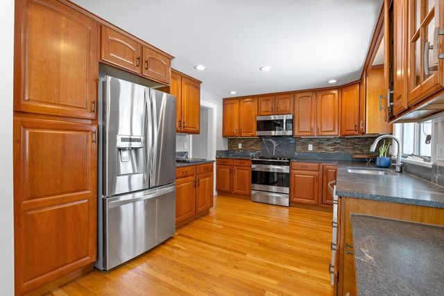 60 Douglas Rd, Needham, MA 02492