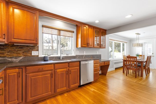 60 Douglas Rd, Needham, MA 02492