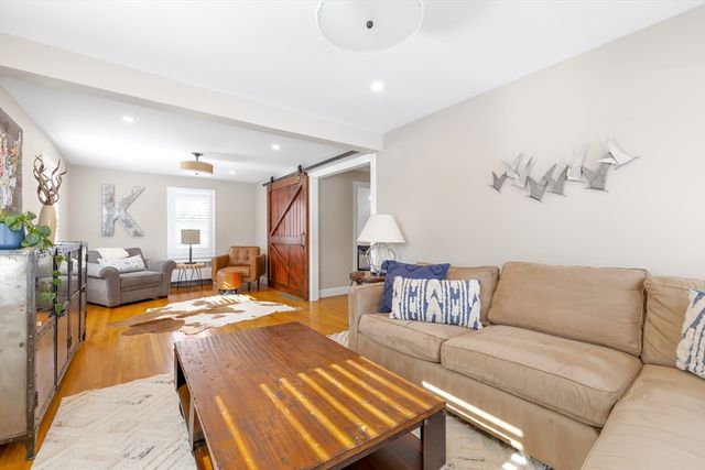 60 Douglas Rd, Needham, MA 02492