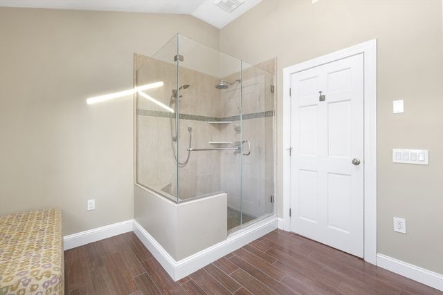 60 Douglas Rd, Needham, MA 02492