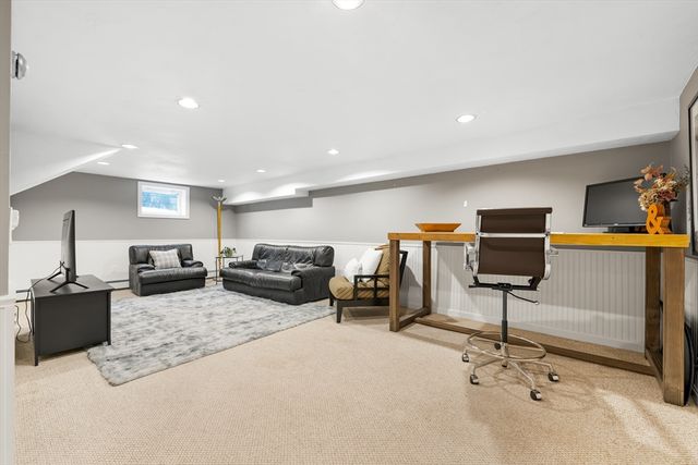 60 Douglas Rd, Needham, MA 02492