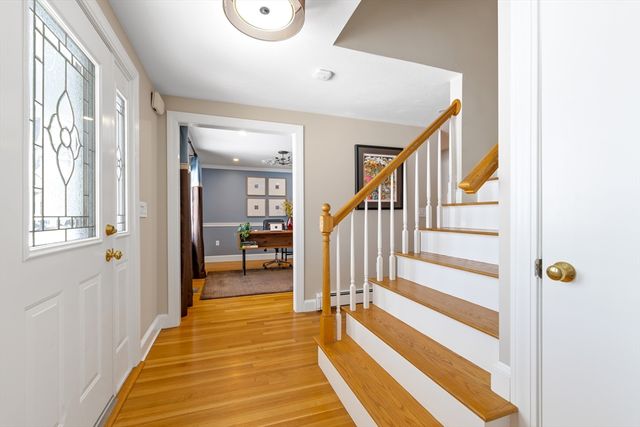 60 Douglas Rd, Needham, MA 02492