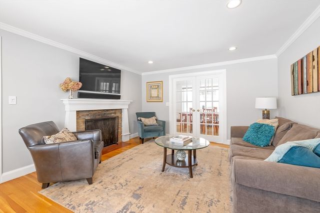 60 Douglas Rd, Needham, MA 02492