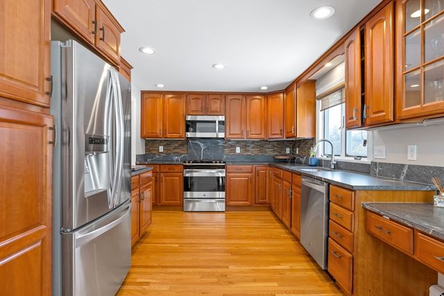 60 Douglas Rd, Needham, MA 02492