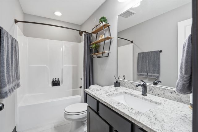 9655 Alderwood Drive, West Des Moines, IA 50266