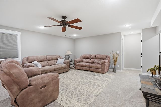 9655 Alderwood Drive, West Des Moines, IA 50266