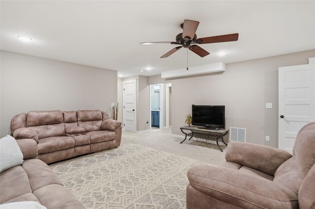 9655 Alderwood Drive, West Des Moines, IA 50266