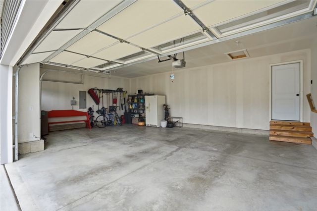 9655 Alderwood Drive, West Des Moines, IA 50266