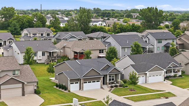 9655 Alderwood Drive, West Des Moines, IA 50266