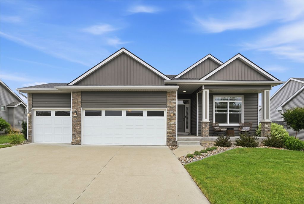 9655 Alderwood Drive, West Des Moines, IA 50266