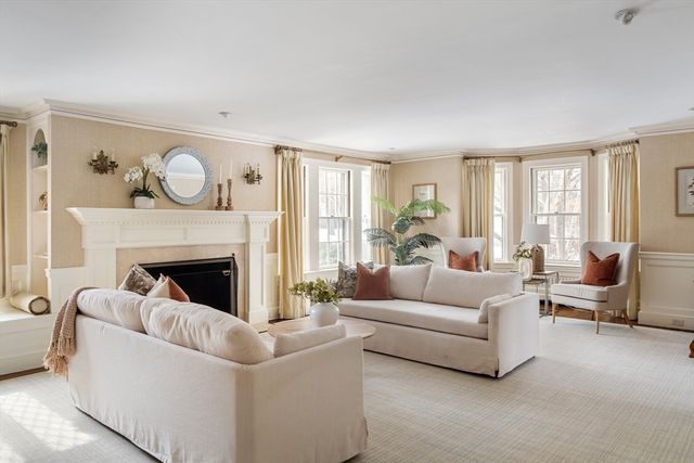 4 Dartmouth St, Winchester, MA 01890