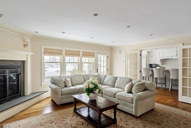 4 Dartmouth St, Winchester, MA 01890