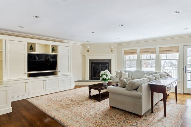 4 Dartmouth St, Winchester, MA 01890